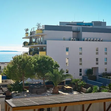 アパート Flower スプリト